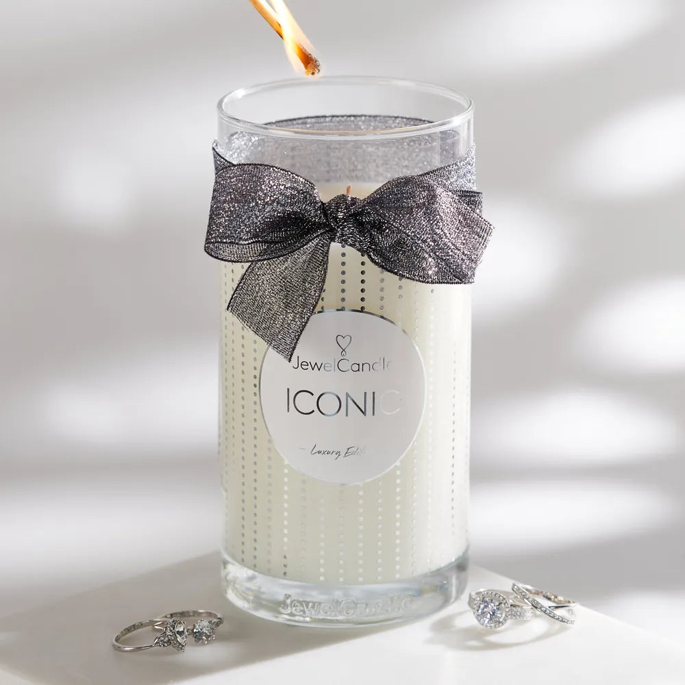 Juwelkerze ICONIC mit Geschenkverpackung mit Halskette silber